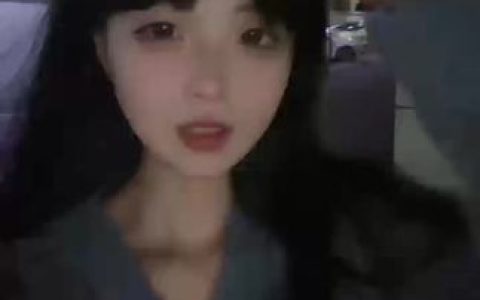 斗鱼何菱三个视角是什么，分析她的三视角直播如何吸引观众