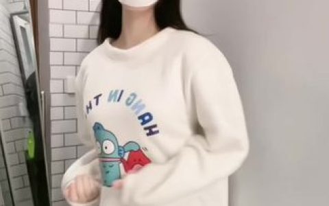 快手草莓姐姐压腿事件引发热议，草莓姐姐如何回应这一话题？