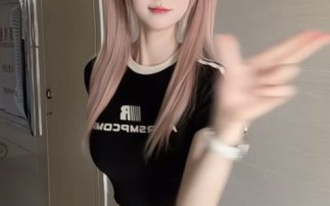 02uiii跳舞时的幽默瞬间，看她如何在舞蹈中融入笑点