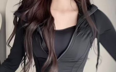 namprikk真人照精选,她的照片如何展现她在社交平台上的多面形象?